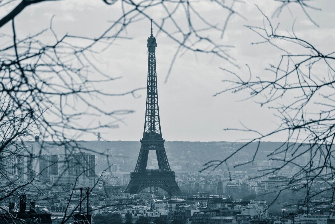Travel Guide to Paris holidays